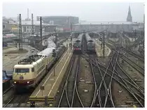 103 235 verl�sst mit dem Sz 17174 Rudolf Steiner Express den Wiener Westbahnhof, 28.2.2011
