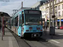 Per Zufall traf ich am Nachmittag des 09.03.2011 am Karlsruher Hbf auf den Wagen 880  Rizzibahn . Der Wagen befand sich mit einem weiteren Triebwagen auf �berf�hrungsfahrt zum Albtalbahnhof, bei dem er dann als S4 nach Heilbronn startete. Da er am Hbf kurz halten musste, konnte ich ihn dort fotografieren.