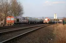 294 886-7 mit FZT 54359 Ottbergen - Paderborn erscheint richtig  niedlich  gegen�ber der bulligen DE 62 von HGK, mit dem �l-Zug nach HH-Hohe Scharr, die der �bergabe auch in K�rze in Richtung Bad Driburg folgen wird.