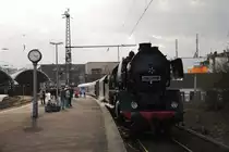 50 3552-2 steht mit dem Zug der Erinnerung im M�nchengladbacher Hbf am 11.03.2011.