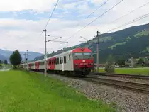 1142 667-3 mit REX 1509 W�rgl Hauptbahnhof-Salzburg Hauptbahnhof bei Brixen im Thale am 11-8-2010.