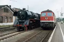 Br 232-501-7 und BR 03-1010 im Bahnhof von Schwerin HBF im Jahre 1992
