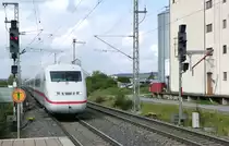 Ein ICE nach N�rnberg am 29.9.10 kurz vor den Markt Bibarter Bahnsteigen. Hinter dem ICE versteckt sich 711 114, den man auf Bild 489724 sieht.