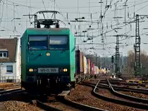 Mit einem Containerzug am Haken kommt 145-CL 005 von Crossrail am 12.03.2011 �ber das Burtscheider Viadukt in den Aachener Hbf.