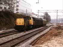 6483 mit �bergabeg�terzug 59500 Nijmegen-Arnhem auf Bahnhof Arnhem am 17-3-1998. Bild und scan: Date Jan de Vries.