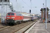 218 836-5 bringt die leeren Nachtzug Garnituren des CNL 451 (Paris Est-Berlin S�dkreuz) und des CNL 1246 (M�nchen Ost-Berlin-Lichtenberg) von Berlin Lichtenberg zur Warschauer Stra�e in das Talgo Werk. 12.03.2011