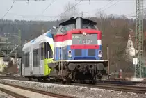 212 279-4 der EGP zieht am 12. M�rz 2011 einen Stadler GTW �ber Gleis 3 durch Kronach.