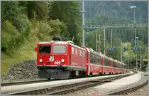 Die  RhB Ge 4/4 I 609 mit dem Bernina Express in Bergün am 19. Sept 2009.
