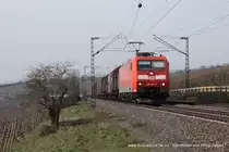 185 001-5 (DB) f�hrt am 12. M�rz 2011 um 11:34 Uhr mit einem G�terzug durch Erbach (Rheingau)