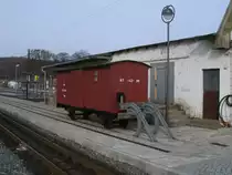 Wie in alten Zeiten steht am G�terboden von Baabe wieder ein G�terwagen,nur wird der G�terboden nicht genutzt.Am 12.M�rz 2011 stand der Gw 97-42-66 dort.