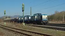 Ein flotter Dreier: Die D&D Loks 1702, 1404 und 1401 bespannten am 26.02.2011 diesen Umleiter-Getreidezug in Richtung S�den. Aufgenommen in Eschwege West.
