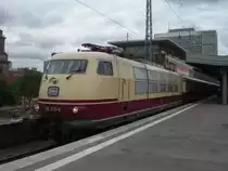 Am 20. Juni 2010 steht 103 235-8 mit einem IC nach K�ln in Essen Hbf.