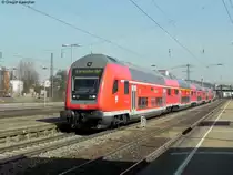 12.03.2011: Bei sch�nem Wetter f�hrt der RE 19536 (Stuttgart-Karlsruhe) in M�hlacker ein. Schublok ist 146 227-4.