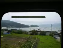Ersch�ttert und in tiefer Trauer ist den wohl �ber zehntausend verschollener Menschen zu gedenken alleine entlang der K�stenlinie von Nordost-Japan. Blick aus der Seitent�re eines Zuges, zwischen Rikuzen Takata und �funato, 9.Juli 2010. Hier ist alles bis zur Unkenntlichkeit zerst�rt. 