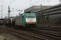 Die Cobra 2813 kommt mit einem gemischten G�terzug aus Antwerpen-Noord nach K�ln-Gremberg f�hrt �ber die Montzenroute in Aachen-West ein.
12.3.2011