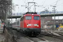110 452-0 zieht einen IC durch K�nigswinter Richtung S�den. Der Steuerwagen des IC befindet sich direkt hinter der Lok. Aufgenommen am 12/03/2011.