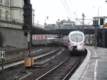 Hier wird die  Heckklappe  bei der Aussfahrt geschlossen.DSB ICE-TD bei der Aussfahrt aus Hamburg(Hbf.)nach Kopenhagen.09.03.2011.