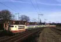 Jede Stunde, jede Klasse: 103 213 ist am 14.04.1988 bei L�neburg mit Ziel Hamburg Altona unterwegs.