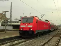 12.03.2011: Die 146 205-0 h�lt mit dem IRE 4911 (Karlsruhe-Stuttgart) in Pforzheim Hbf.
