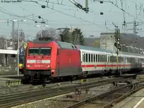 12.03.2011: Die 101 118-8 h�lt mit dem IC 200 (N�rnberg-Basel SBB) in M�hlacker.