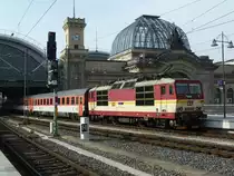 371 001 steht schon bereit zur Abfahrt nach Prag.
Dresden Hauptbahnhof 12.03.11