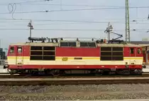 Seitenansicht 371 001 beim ankuppeln im Dresdner HBF.
12.03.11