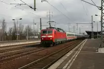 120 114 mit einem IC am Haken durchf�hrt am 11.03.2011 Berlin Sch�nefeld.