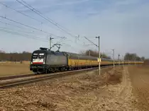 Die ES 64 U2-029 am 12.03.2011 mit einem BMW Autozug unterwegs bei Hagelstadt. 