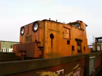 Eine in zwei Teile zerlegte Grubenbahnlok auf einem Flachwagen auf dem Gel�nde der ehemaligen Zeche Zollern in Dortmund-B�vinghausen am 01.03.2011.