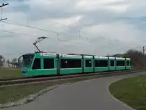 W�rend der Basler Fasnacht sind auf der Linie 14 Combinos im Einsatz. Combino 323 bei der Wartenbergschlaufe Richtung Muttenz. Die Aufnahme stammt vom 14.03.2011.