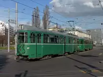 W�rend der Basler Fasnacht kommen D�wag Doppelktaktionen als Entlastungskurse zum Einsatz. D�wag 647 und 637 fahren zur Dreirosenbr�cke. Die Aufnahme stammt vom 14.03.2011.