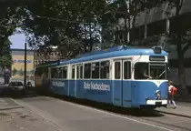 Dortmund Tw 73 an der Endstelle Westfalenh�tte vor der Kulisse der Hoesch-Werke in der Oesterholzstra�e, 18.06.1988.