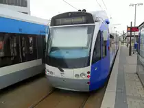 Das Foto zeigt die Saarbahn mit Werbung f�r die Saarland Versicherung am R�merkastell in Saarbr�cken. Aufgenommen habe ich das Foto am 12.03.2011 in Saarbr�cken.