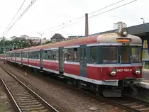EN57-1523ra auf Bahnhof Szczecin Gł�wny am 9-7-2007.