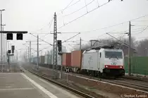 186 138-4 CB-Rail in Dienst f�r die ITL mit Containerzug in Rathenow in Richtung Wustermark unterwegs. 15.03.2011 