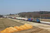 185 514 mit einem KLV Zug am 09.03.2011 bei H�rbach.
