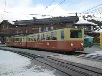 BDhe 2/4 Pendel 204 bei der Ausfahrt in Kleine Scheidegg, 2060 m �. M. Dieser Zug wird innerhalb der n�chsten 50 min. mehr als 1000 H�henmeter empor steigen, n�mlich bis zur h�chstgelegenen Bahnstation Europas, Jungfraujoch (3454 m �. M.), 15.03.2011.