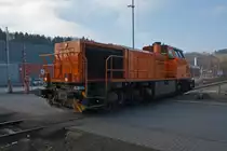 Lok 46 (MaK G 1700 BB) der  Kreisbahn Siegen-Wittgenstein (KSW) am 21.02.2011 in Siegen-Eintracht, am Bahn�bergang zum Lokschuppen.