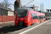 442 001(501) am 22.03.2010 auf Probefahrt in Rathenow.Schon fast ein Jahr her.Vielleicht kann mir ja von den vielen schlauen Leuten hier,die meine Bilder immer kritisieren(Wasserturm abgeschnitten),einer sagen ob nun schon Talente ausgeliefert wurden.  