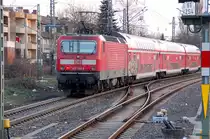 Eine RB 27 verl�sst Rheydt Hbf geschoben von 143 090-9. 15.3.2011