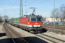 Am 15.03.11 durchf�hrt 1144 203 den Bahnhof M�nchen-Trudering.