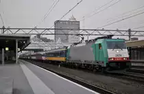 E 186 230 / B 2838 f�hrt die Benelux mit voller geschwindigkeit durch Leiden am 15.03 2011.