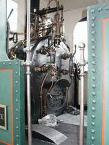 VHS Luzern, Der GNOM  Erste Zahnrad Dampflok Europas (1871 N.Riggenbach) Blick in den F�hrerstand