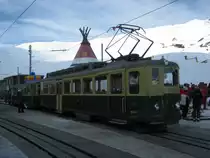 BDeh 4/4 Pendel 115 in Kleine Scheidegg bei Ausfahrt Richtung Grindelwald, 15.03.2011.