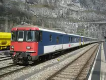 BDt EW II mit einem EWI/II Pendel abgestellt in St-Maurice, 19.03.2011. Am anderen Ende des Zuges ist ein RBe 540.