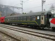 Bremsmesswagen (X 51 85 99-73 206-3) der SBB abgestellt in Martigny, 19.03.2011. Links am Zug ist der neue SZU Niederflurdoppelstockwagen (B 265) und rechts die Re 446 015 (Re 4/4 IV) der SOB.