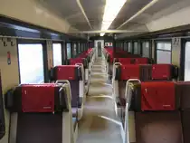 Ein noch gr�ner A EW IV (50 85 10-75 107-8) im IR 1431 zwischen Leuk und Raron. Dieser Wagen, obwohl noch nicht umgebaut, wurde mit neuen  Kopft�chern  ausgestattet, 19.03.2011.