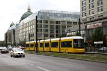 Berlin - BVG/Linie M5 - 8001 am 29.04.2009 an der Hst. Spandauer Str./Marienkirche