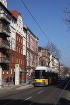 Berlin - BVG/Linie 12 - 2038 am 26.02.2011 an der Hst. Raumerstr.