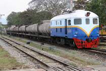 540 (Bo'Bo', de, Davenport, Bauj.1952) beim verschieben von Kesselwagen im Bf. Nakhon Lampang am 08.J�nner 2011. 

